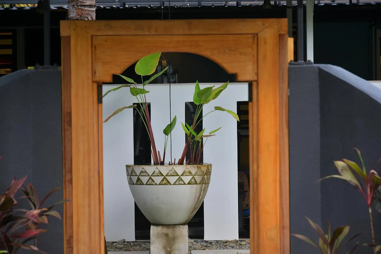 The Coconut Hut Villa Port Douglas Holiday home