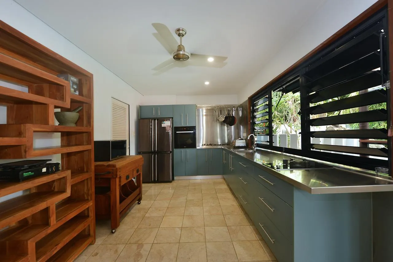 The Coconut Hut Villa Port Douglas Holiday home
