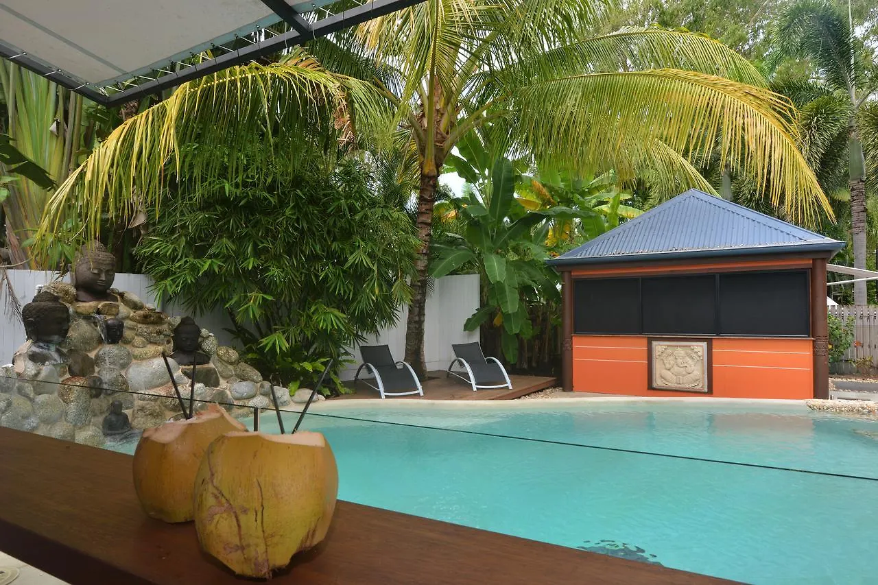 The Coconut Hut Villa Port Douglas Holiday home