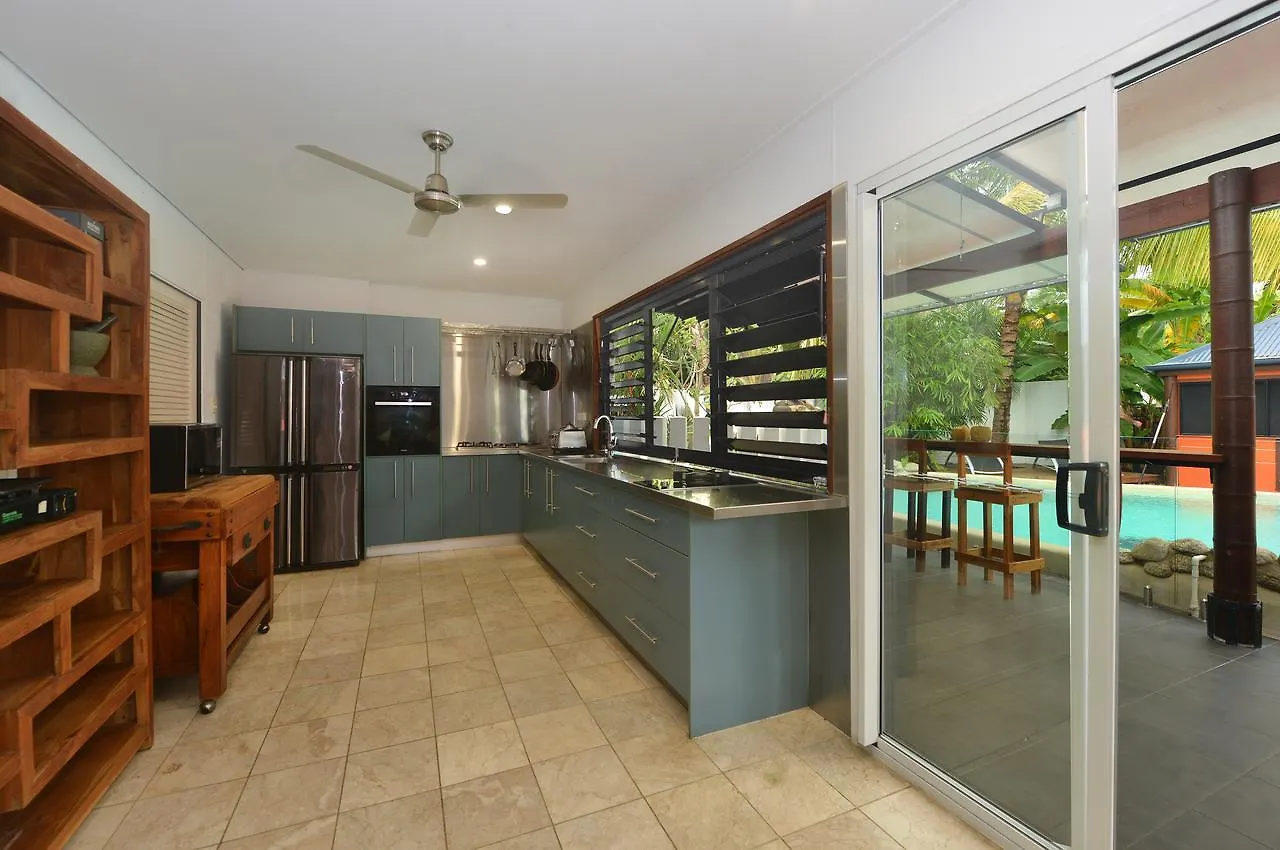 The Coconut Hut Villa Port Douglas 0*,  Australia