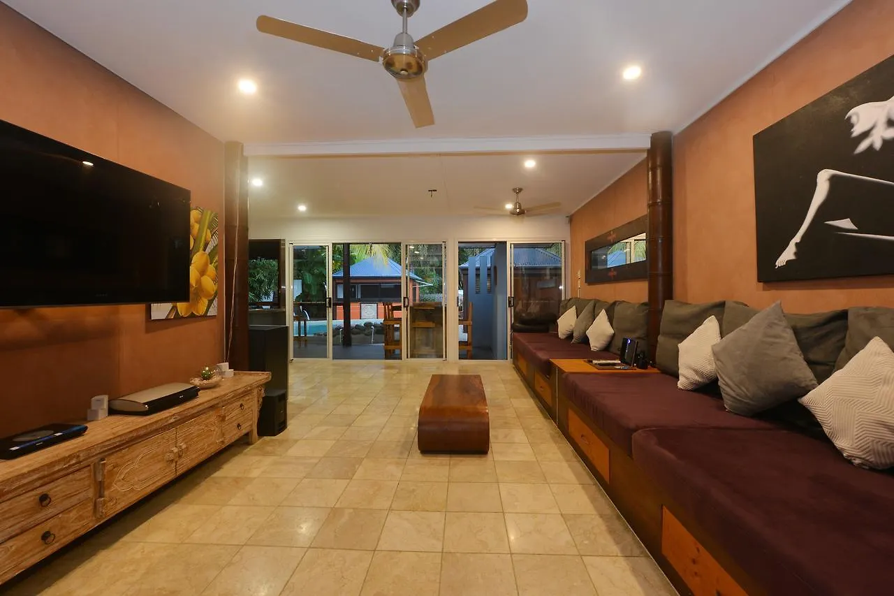 The Coconut Hut Villa Port Douglas 0*,