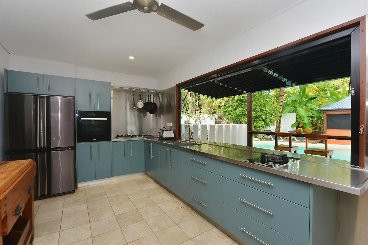 The Coconut Hut Villa Port Douglas