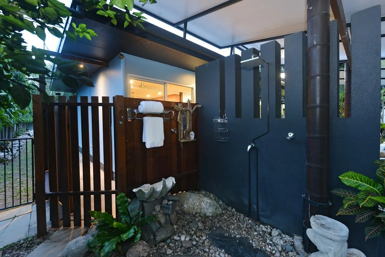 The Coconut Hut Villa Port Douglas Holiday home
