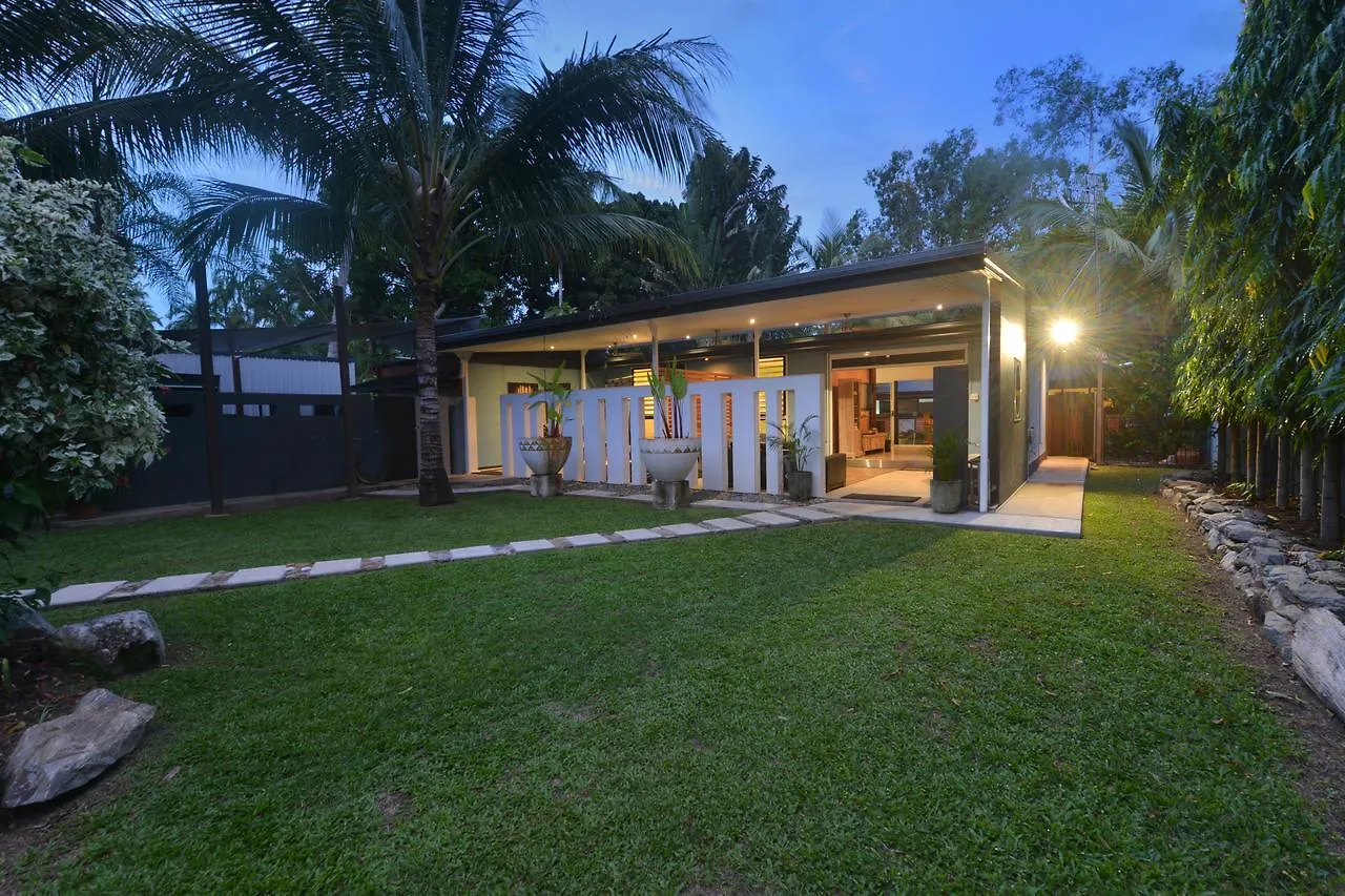 The Coconut Hut Villa Port Douglas Holiday home