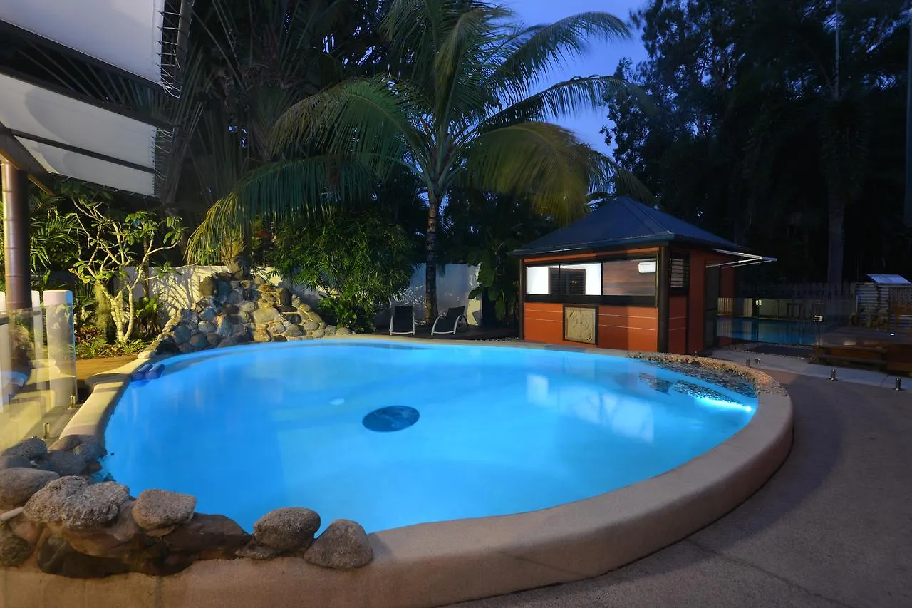 The Coconut Hut Villa Port Douglas Holiday home