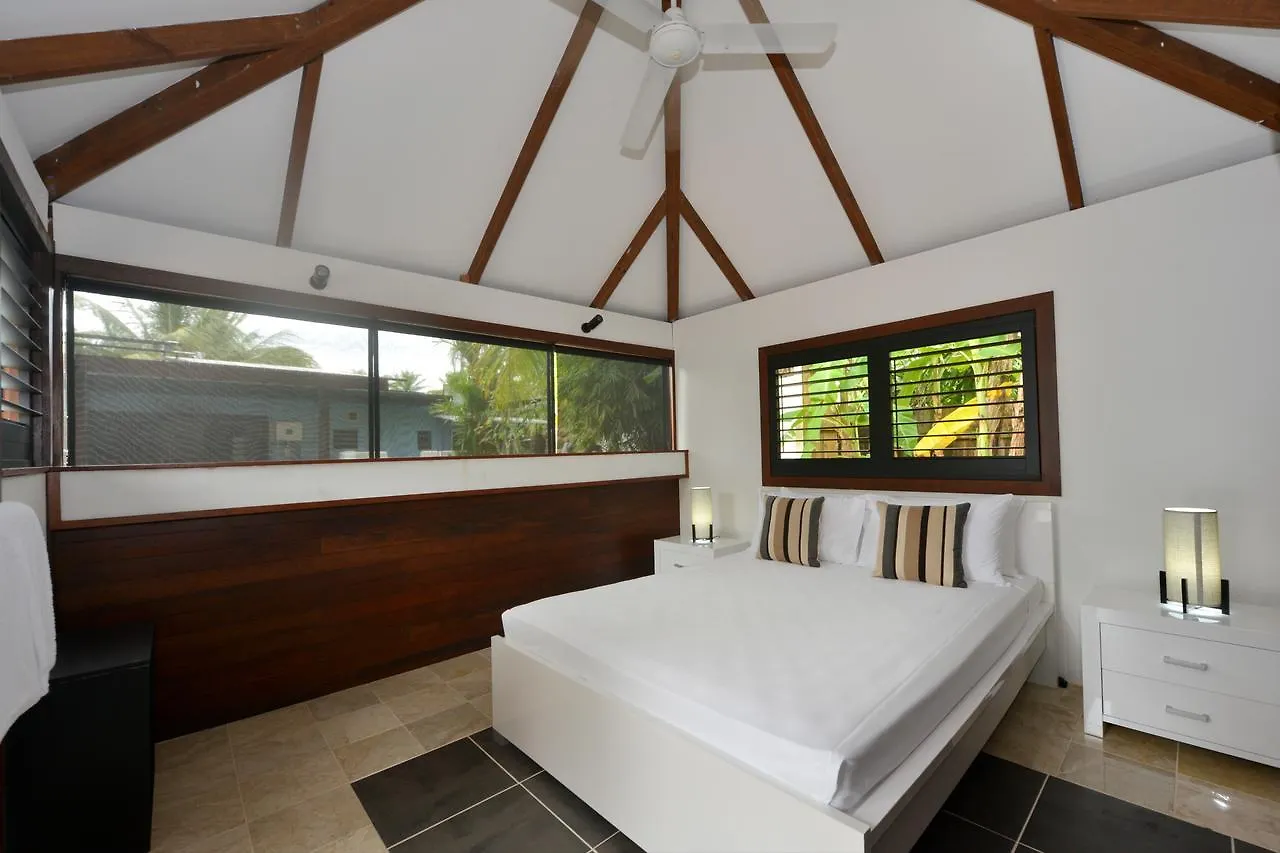 The Coconut Hut Villa Port Douglas 0*,